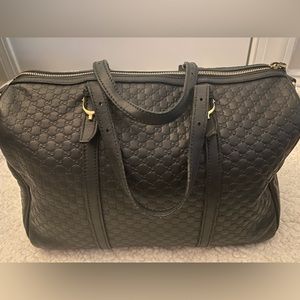 Black leather Gucci Boston bag